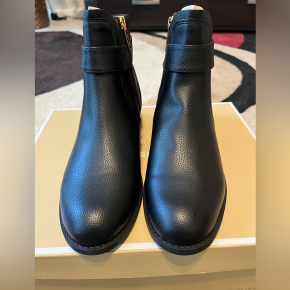BRAND NEW Michael Kors MK Jilly Flat Ankle Booties - Picture 5 of 16